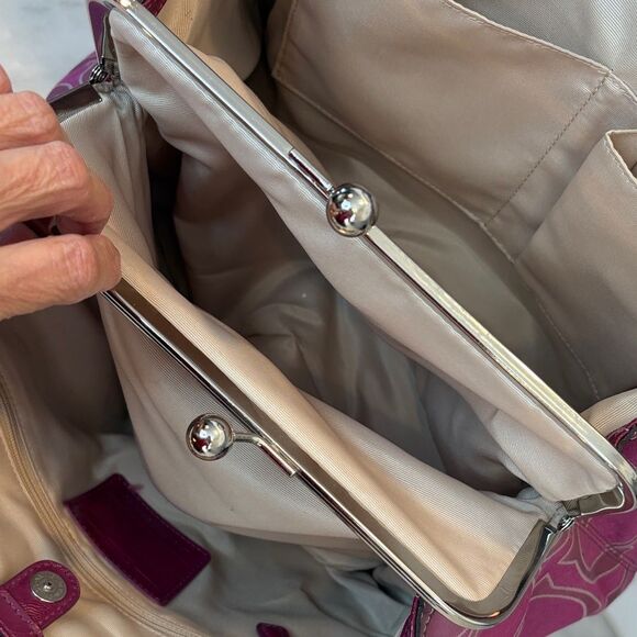 Coach Bag Purse Handbag Signature Stripe Kiss Lock Carryall Satchel Tote Bag - Picture 14 of 16